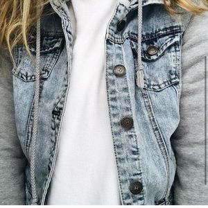 Cropped hoodie and jean jacket